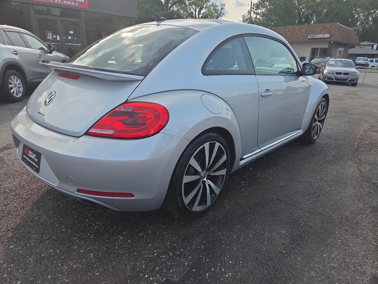 Volkswagen Beetle 2.0T Turbo w/Sunroof & Sound 2013