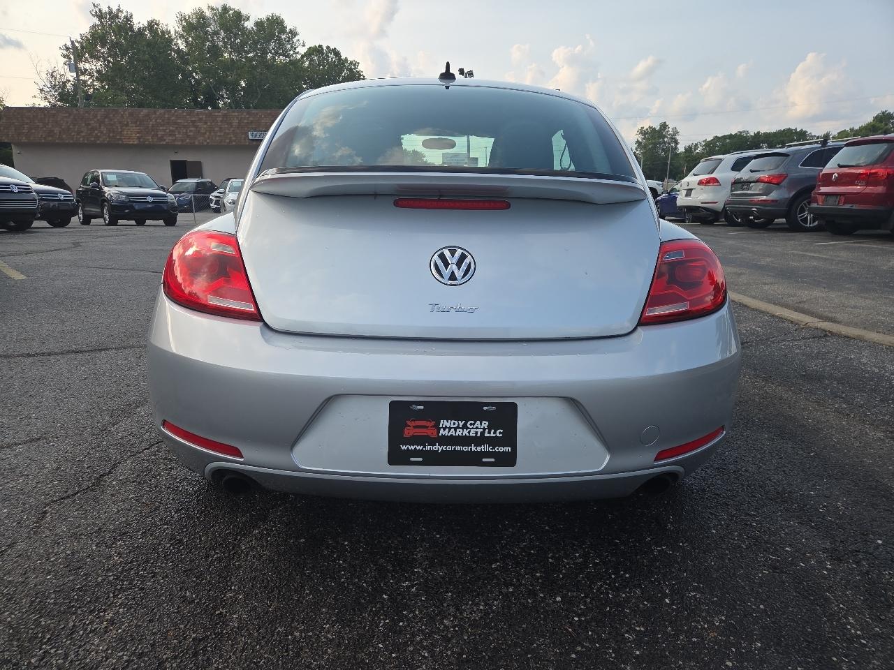 Volkswagen Beetle 2.0T Turbo w/Sunroof & Sound 2013