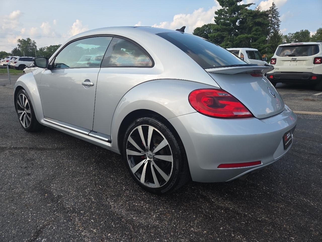 Volkswagen Beetle 2.0T Turbo w/Sunroof & Sound 2013