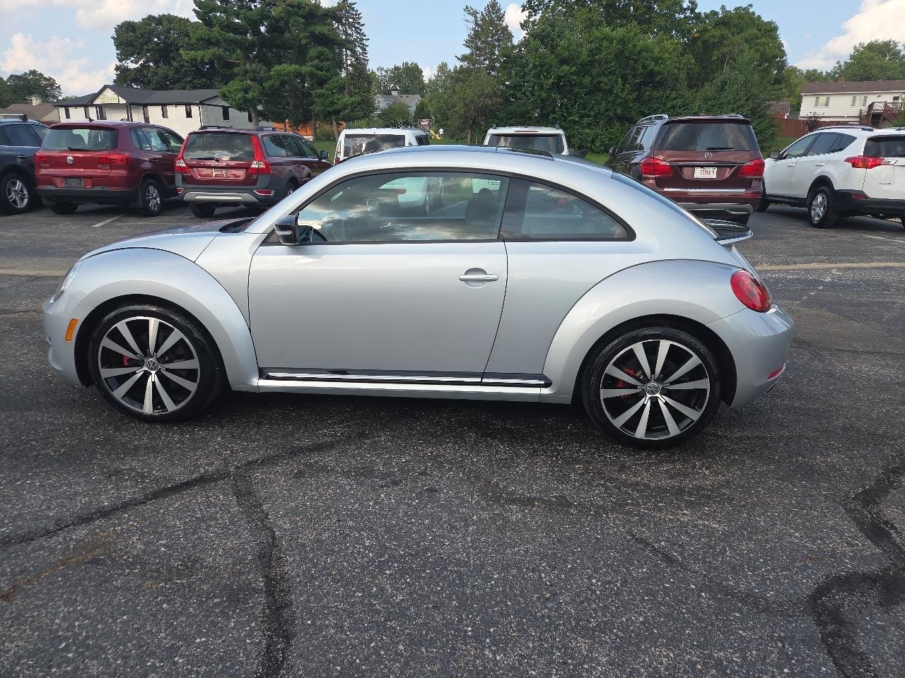 Volkswagen Beetle 2.0T Turbo w/Sunroof & Sound 2013