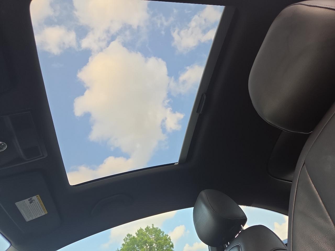 Volkswagen Beetle 2.0T Turbo w/Sunroof & Sound 2013
