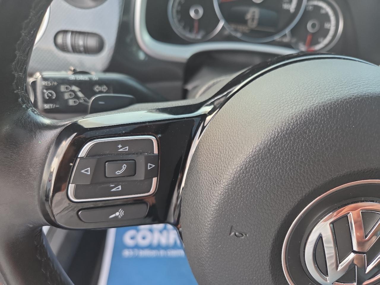Volkswagen Beetle 2.0T Turbo w/Sunroof & Sound 2013