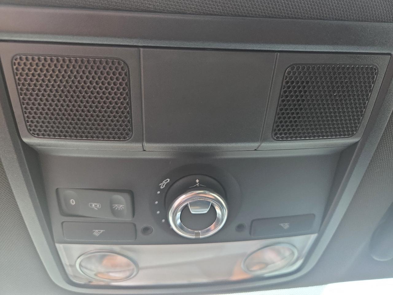Volkswagen Beetle 2.0T Turbo w/Sunroof & Sound 2013