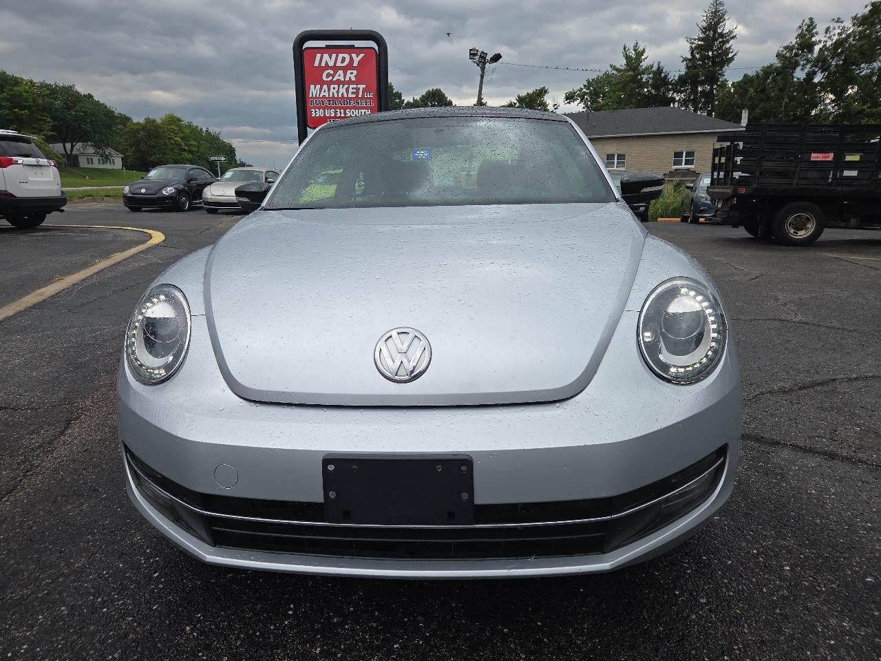 Volkswagen Beetle 2.0T Turbo w/Sunroof & Sound 2013