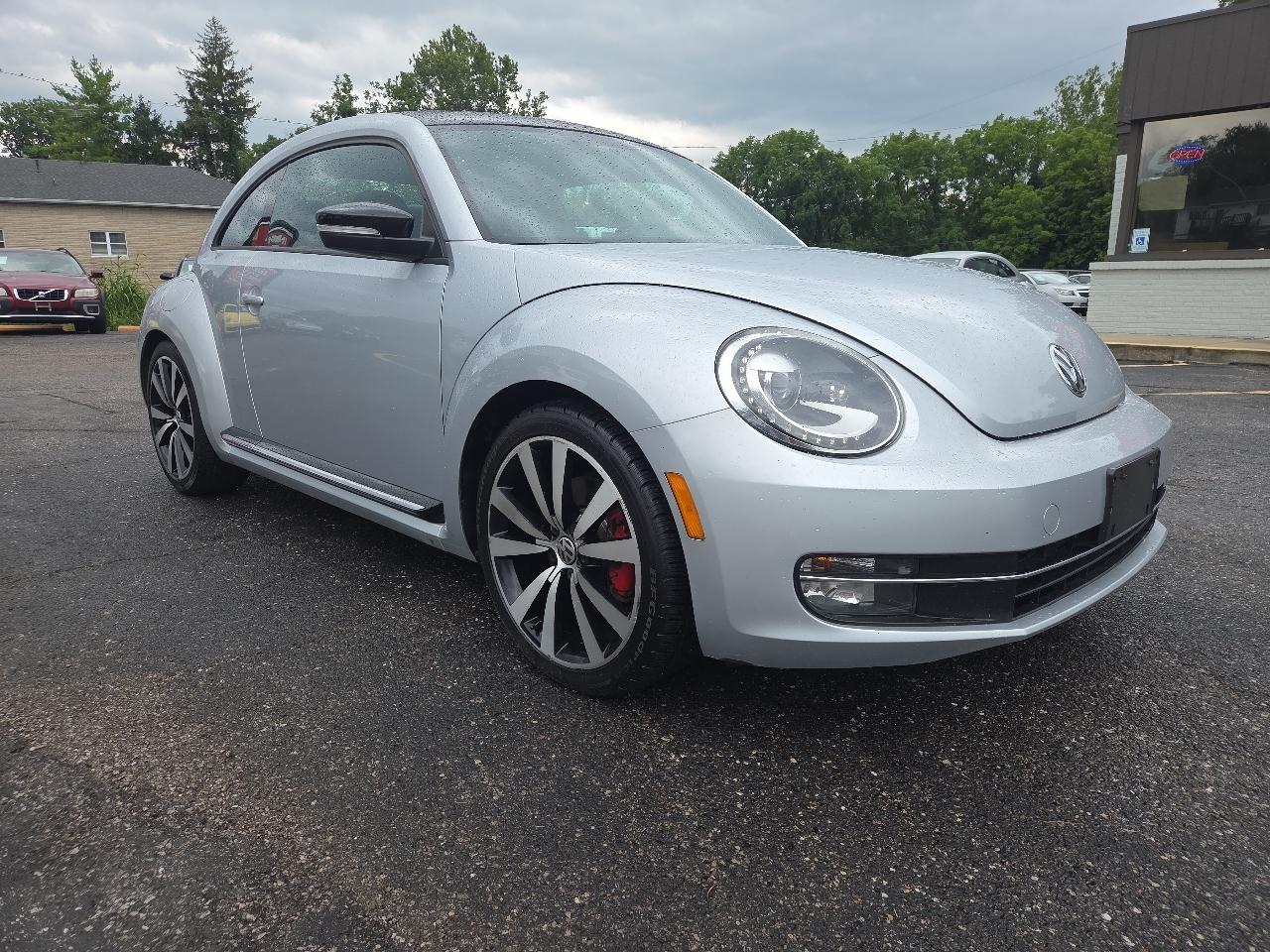 Volkswagen Beetle 2.0T Turbo w/Sunroof & Sound 2013