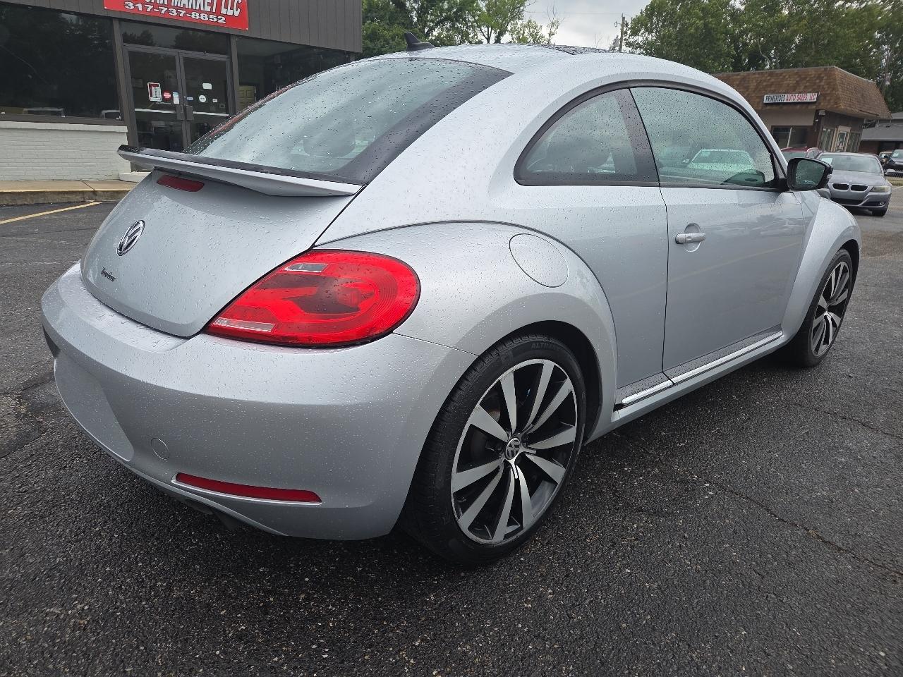 Volkswagen Beetle 2.0T Turbo w/Sunroof & Sound 2013
