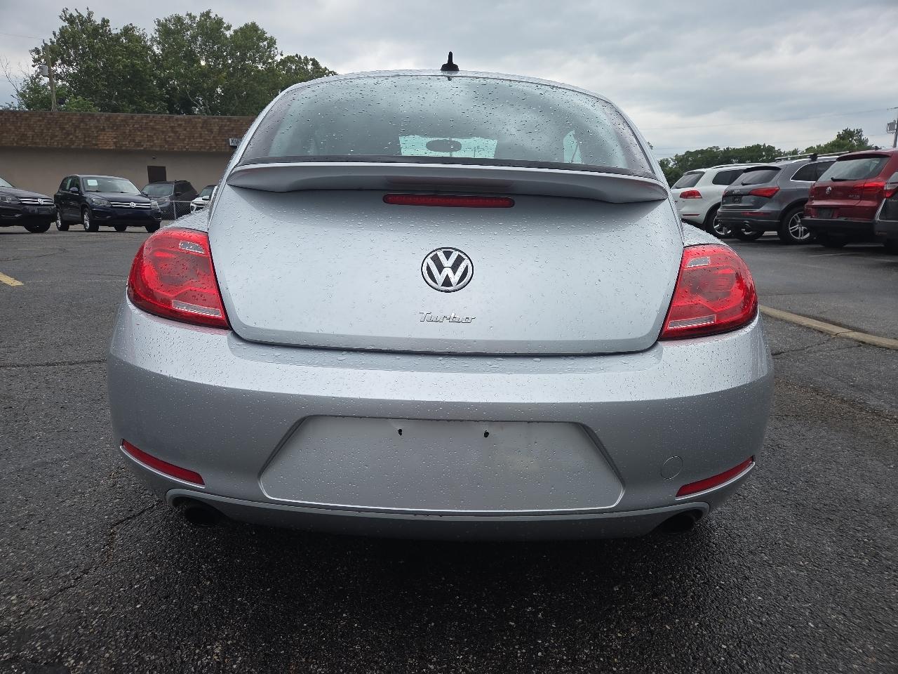 Volkswagen Beetle 2.0T Turbo w/Sunroof & Sound 2013