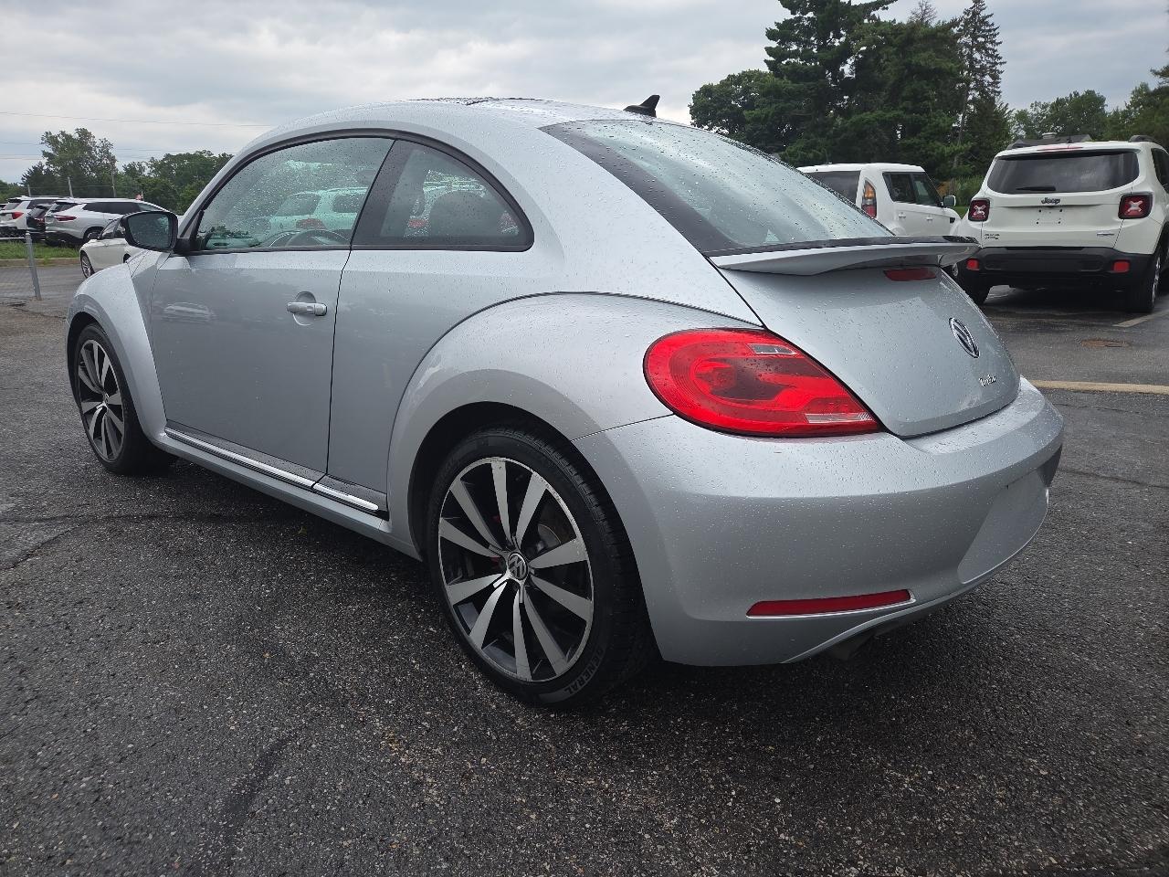 Volkswagen Beetle 2.0T Turbo w/Sunroof & Sound 2013
