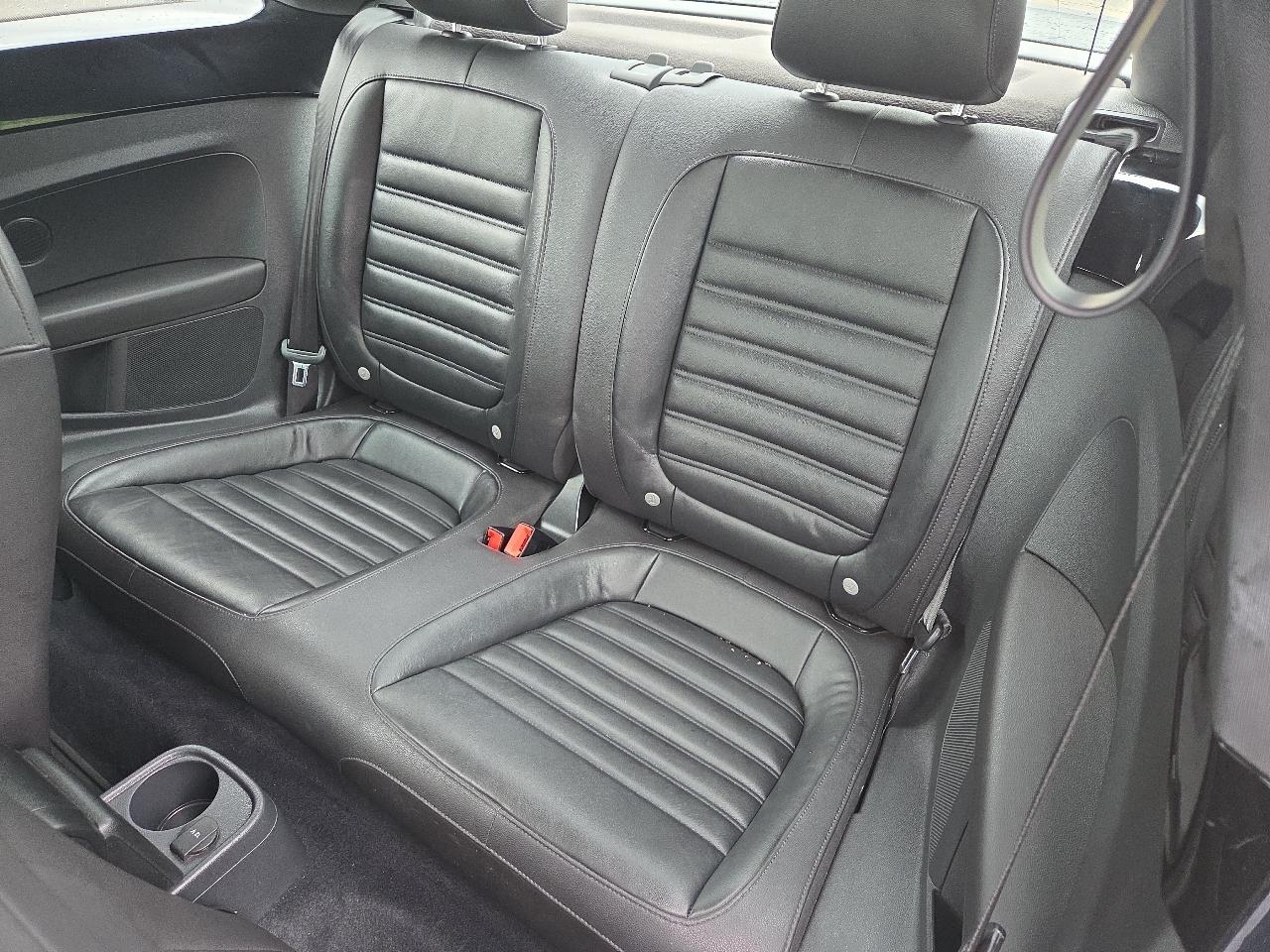 Volkswagen Beetle 2.0T Turbo w/Sunroof & Sound 2013