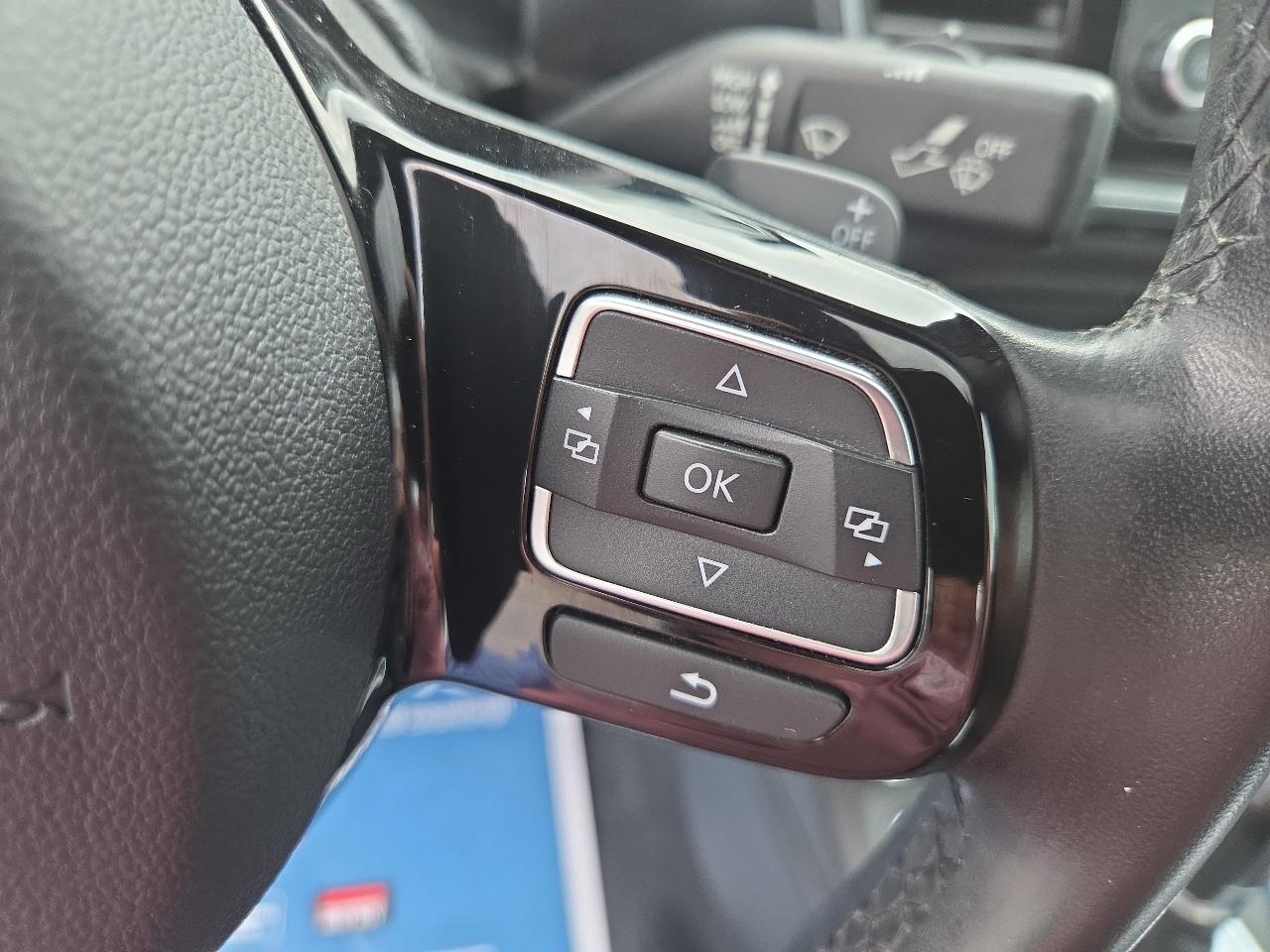 Volkswagen Beetle 2.0T Turbo w/Sunroof & Sound 2013