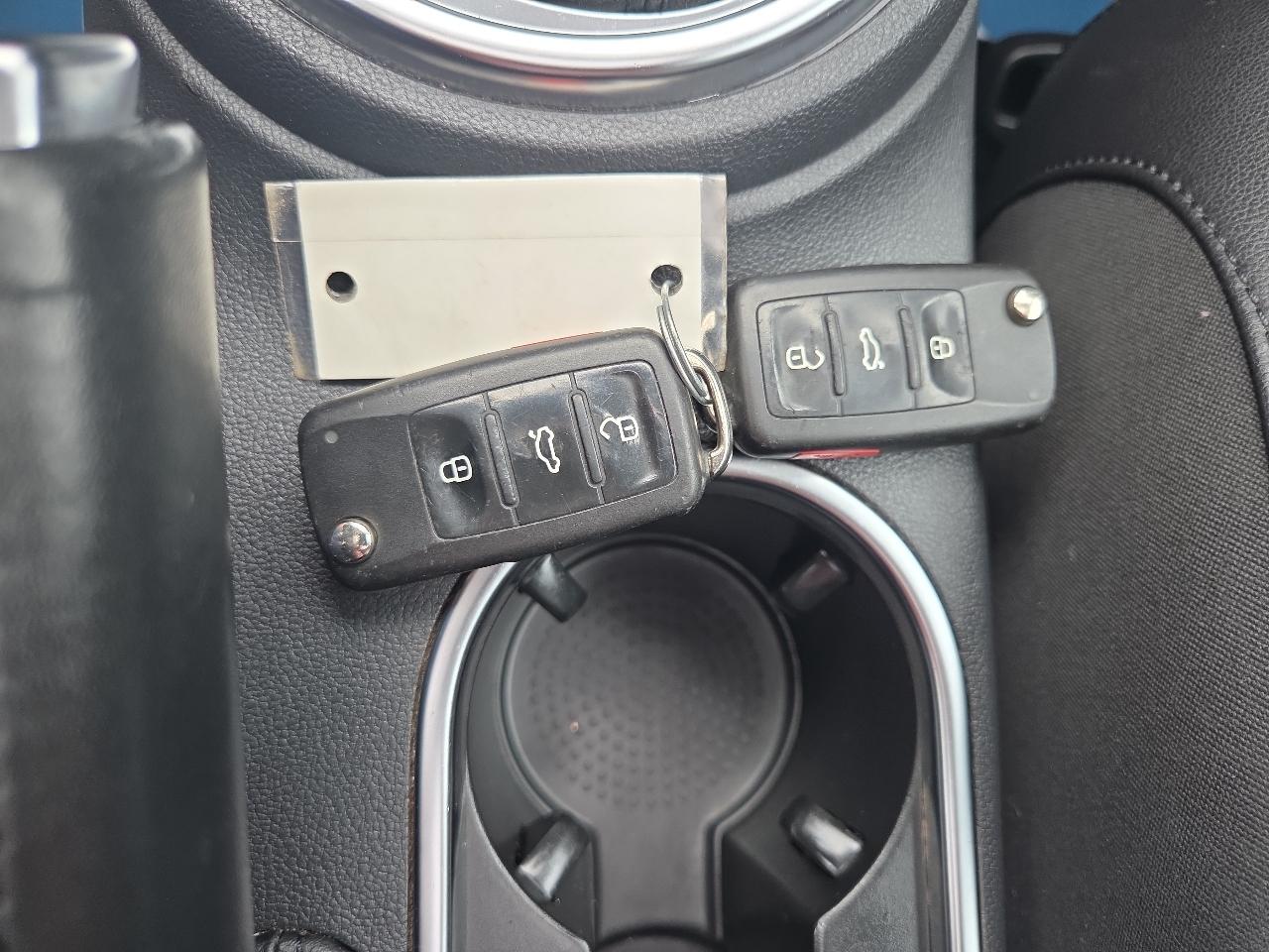 Volkswagen Beetle 2.0T Turbo w/Sunroof & Sound 2013