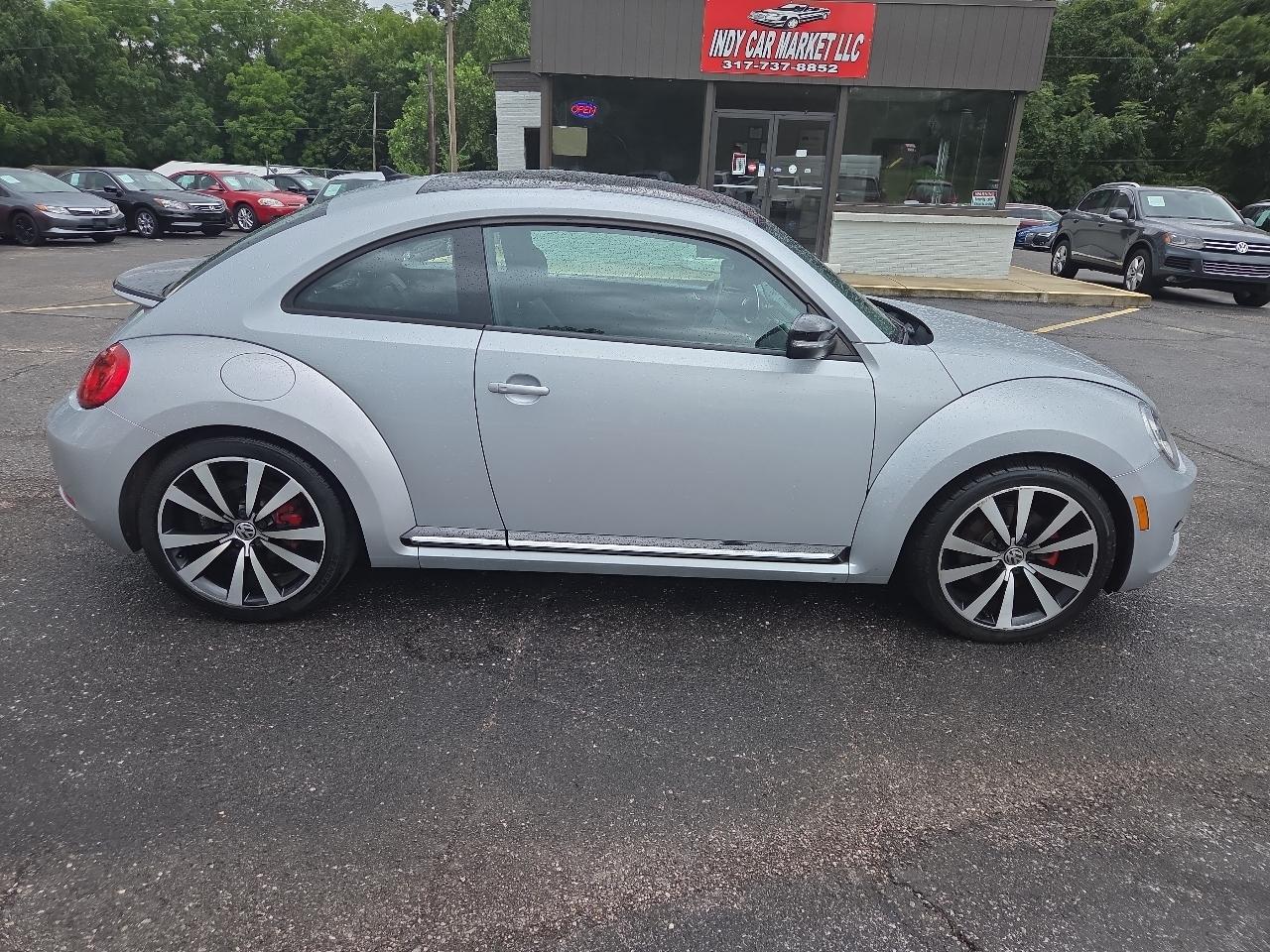 Volkswagen Beetle 2.0T Turbo w/Sunroof & Sound 2013