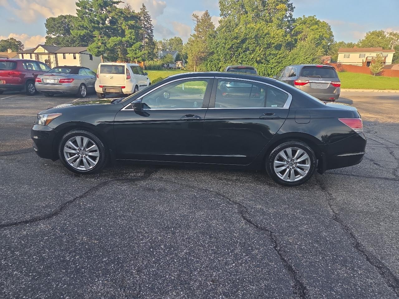 Honda Accord EX Sedan AT 2012