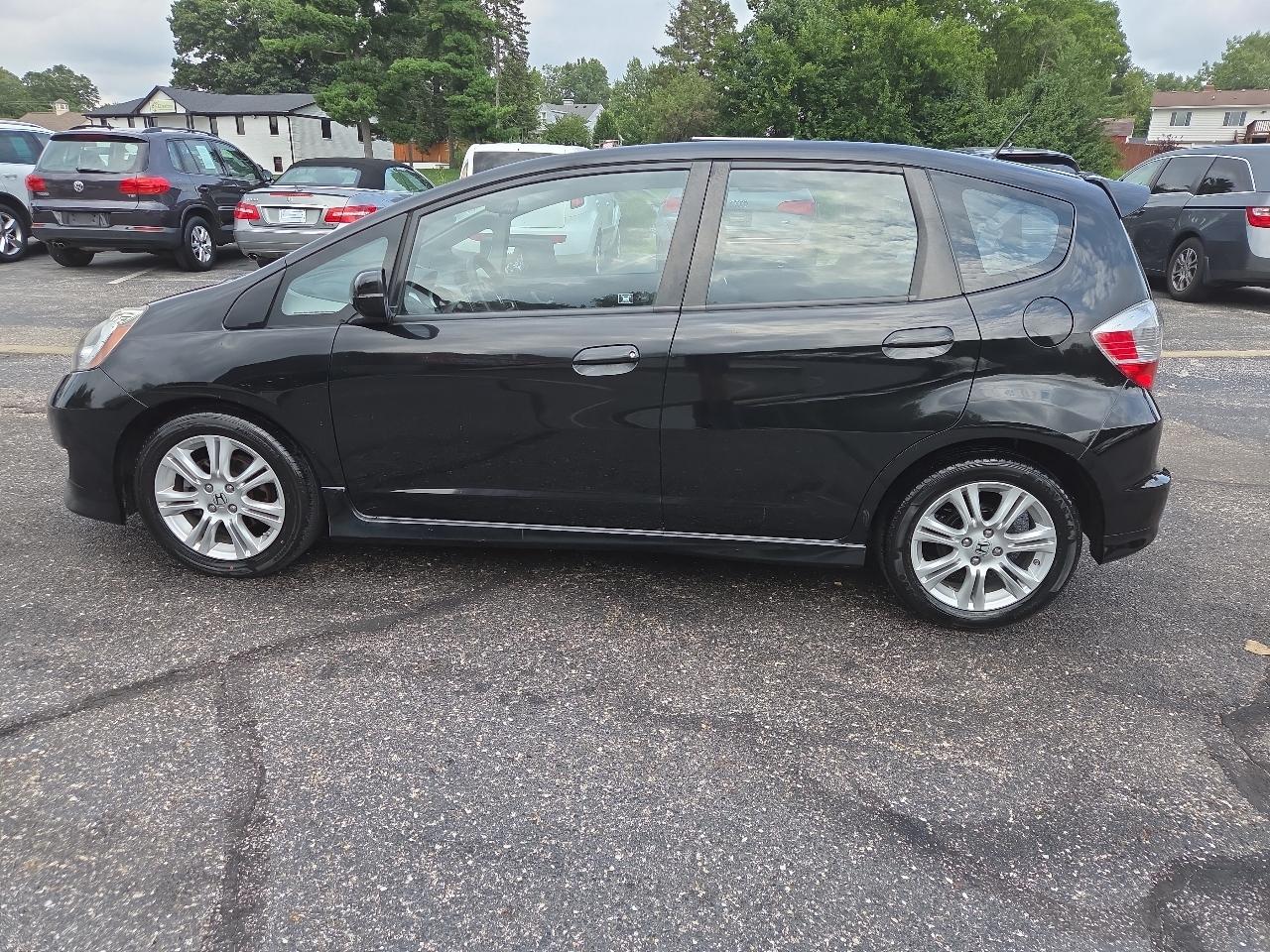 Honda Fit Sport 5-Speed AT 2011