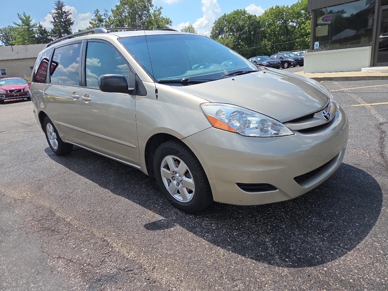 Toyota Sienna LE FWD 7-Passenger Seating 2008