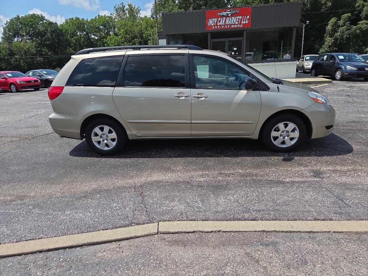 Toyota Sienna LE FWD 7-Passenger Seating 2008