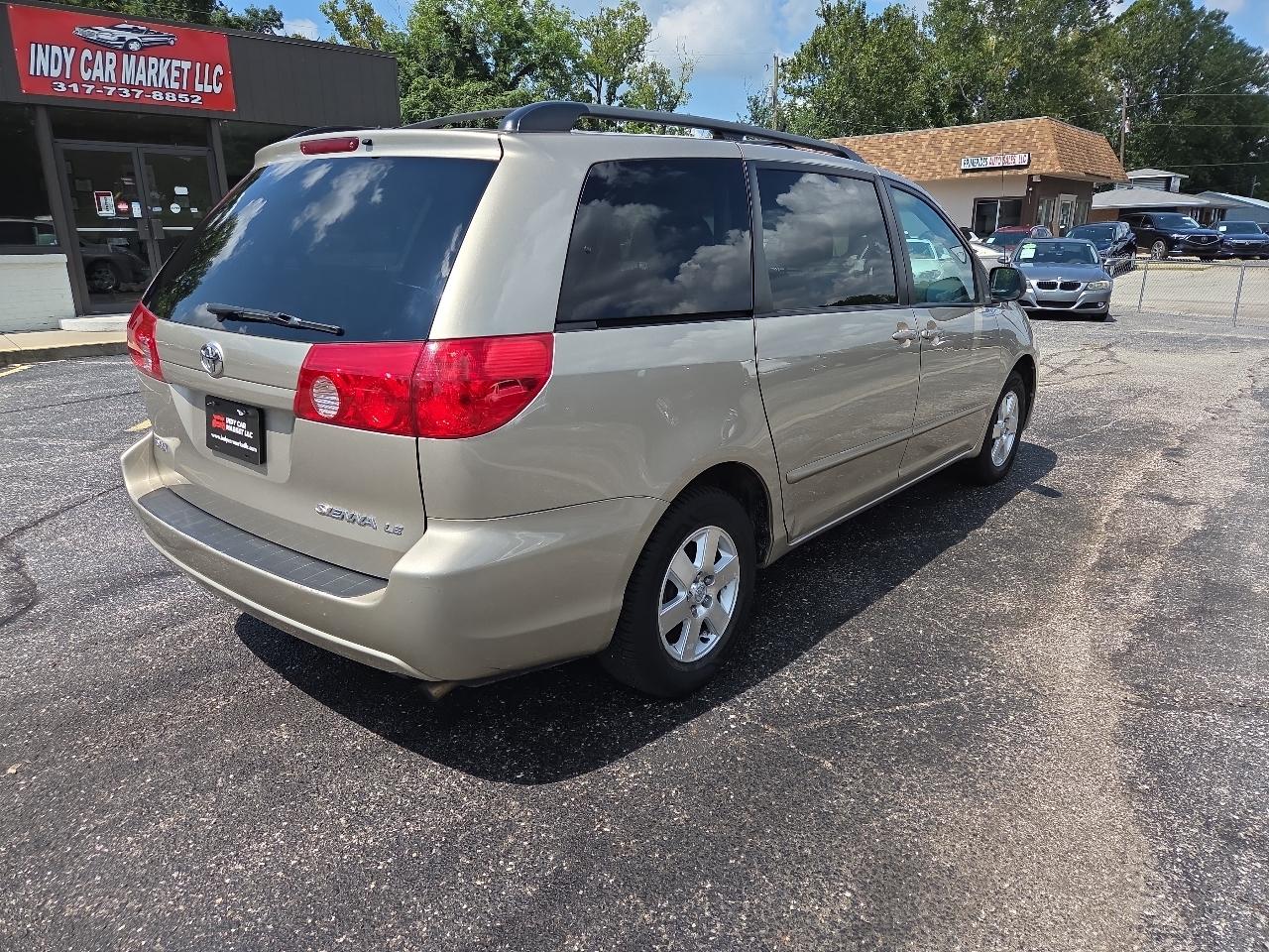Toyota Sienna LE FWD 7-Passenger Seating 2008