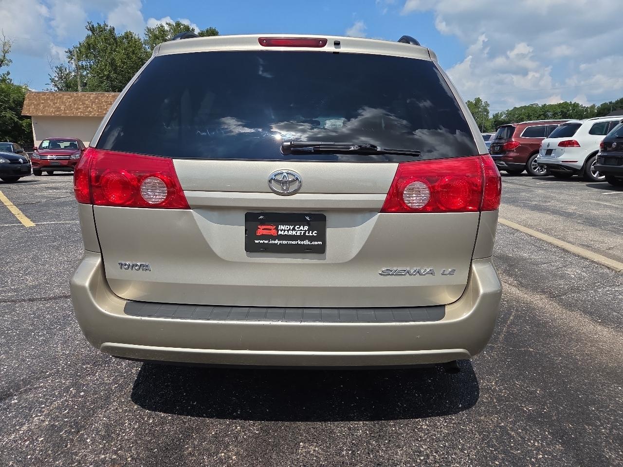 Toyota Sienna LE FWD 7-Passenger Seating 2008