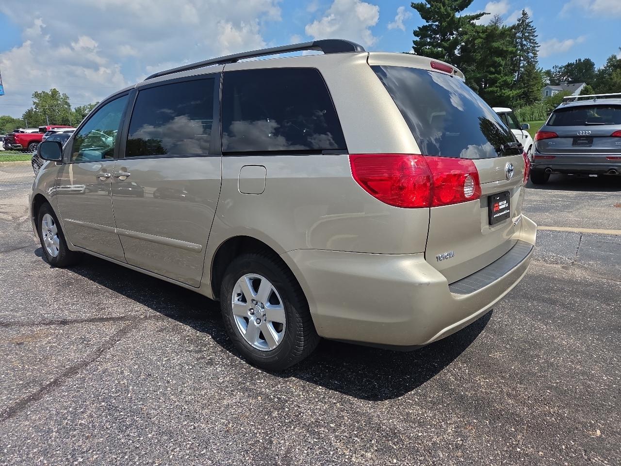 Toyota Sienna LE FWD 7-Passenger Seating 2008
