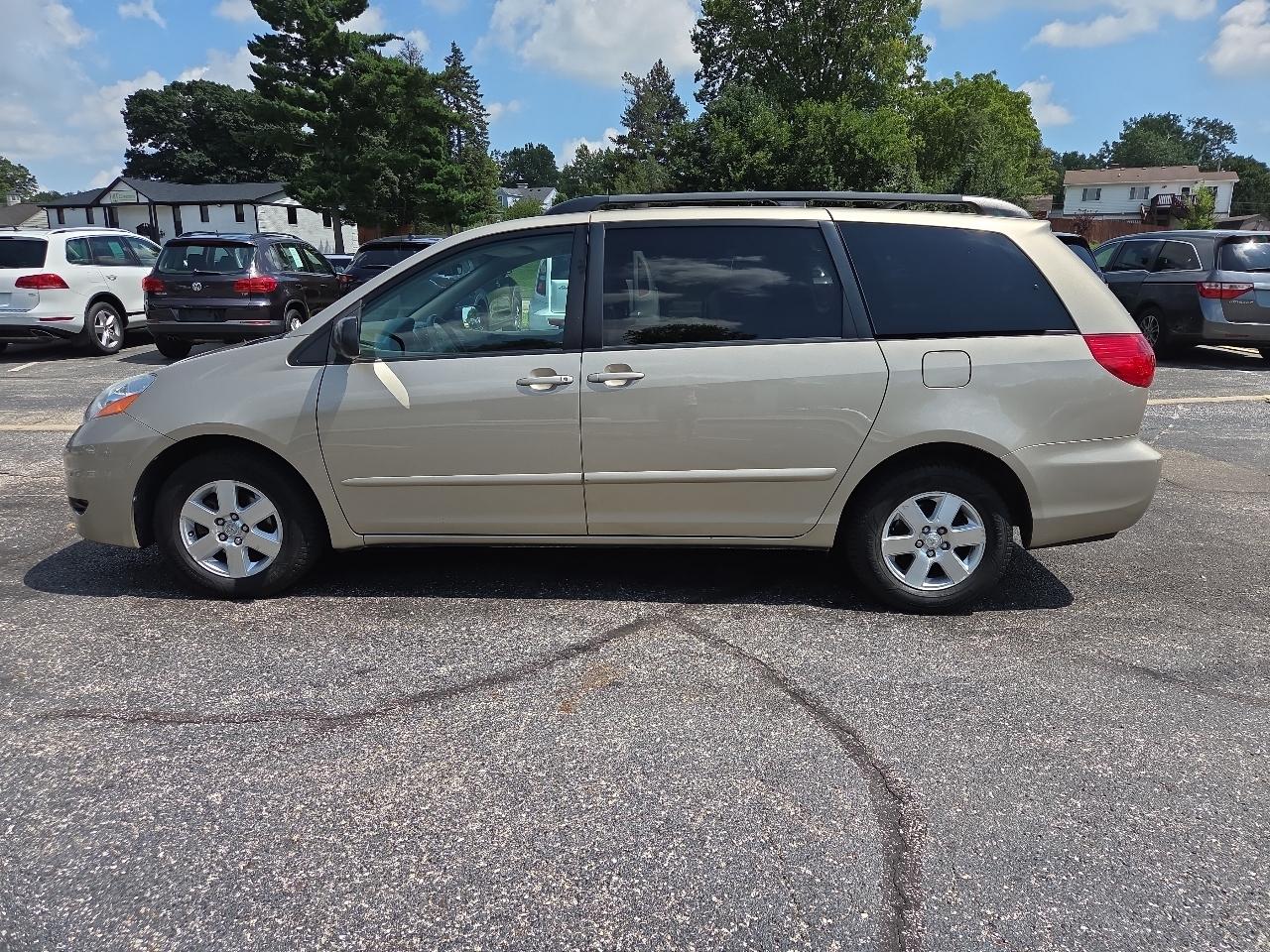 Toyota Sienna LE FWD 7-Passenger Seating 2008