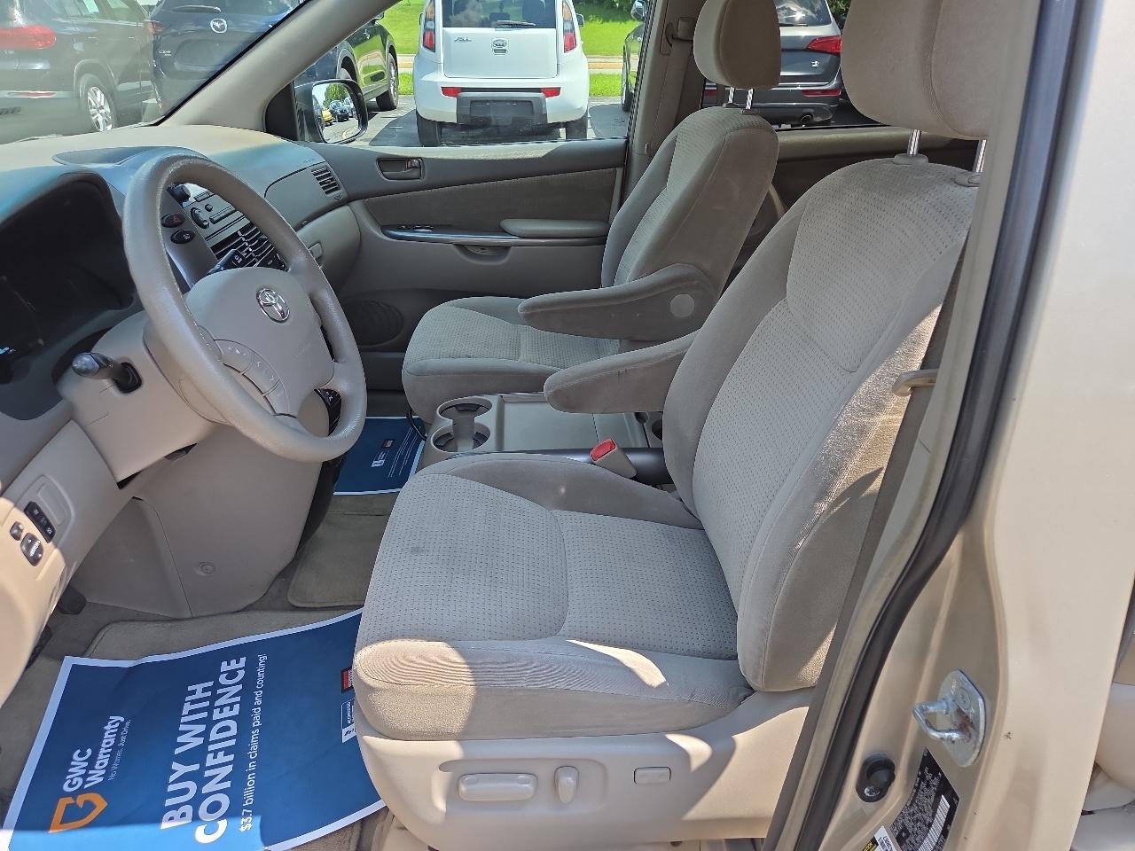 Toyota Sienna LE FWD 7-Passenger Seating 2008