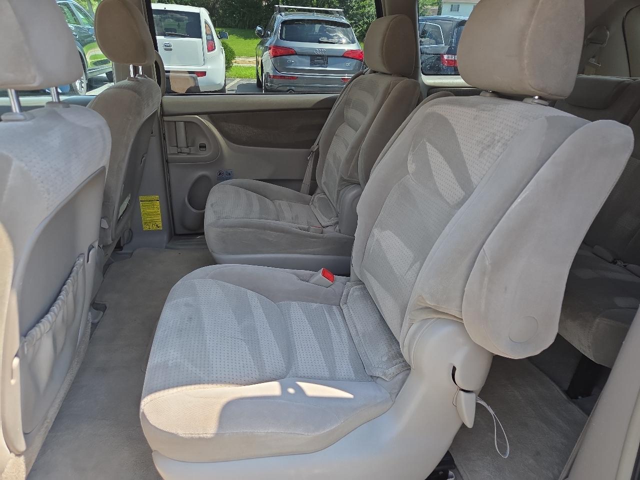 Toyota Sienna LE FWD 7-Passenger Seating 2008