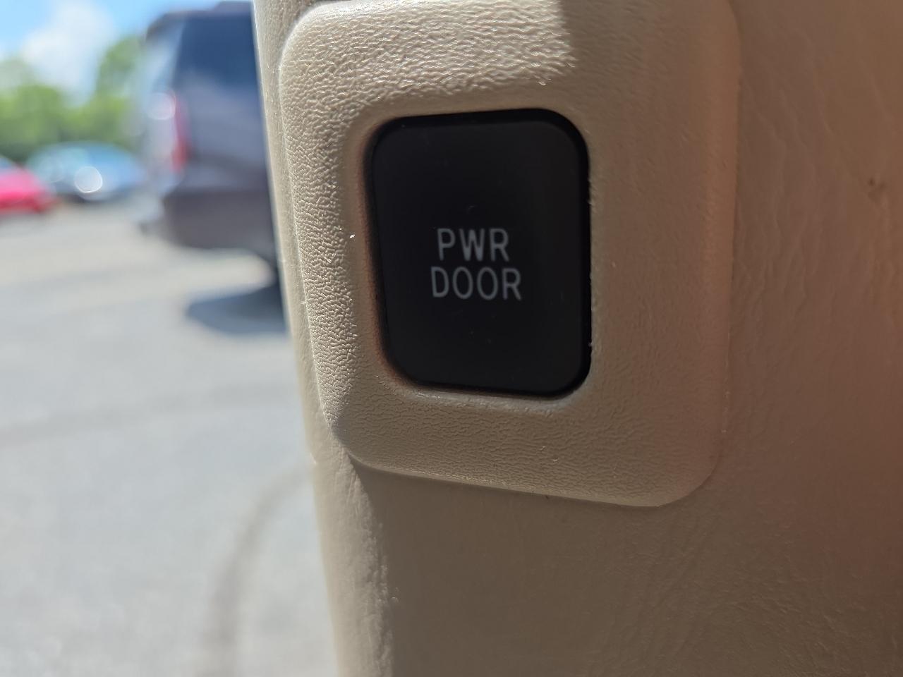 Toyota Sienna LE FWD 7-Passenger Seating 2008