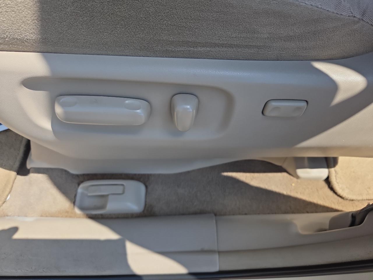 Toyota Sienna LE FWD 7-Passenger Seating 2008
