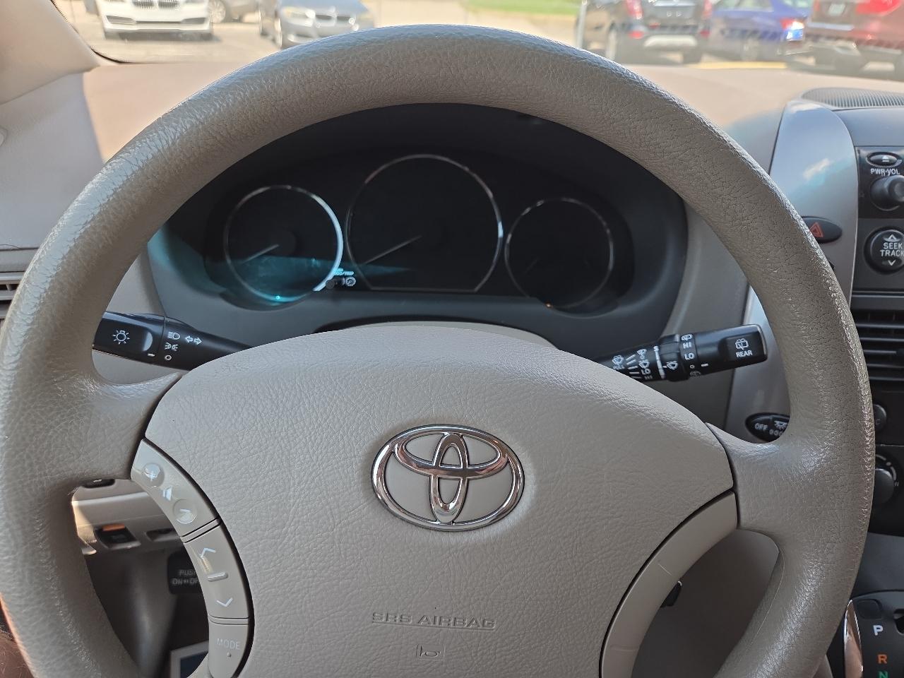 Toyota Sienna LE FWD 7-Passenger Seating 2008