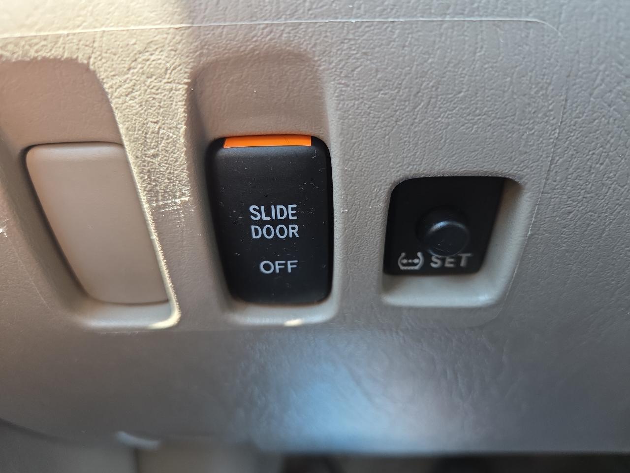 Toyota Sienna LE FWD 7-Passenger Seating 2008