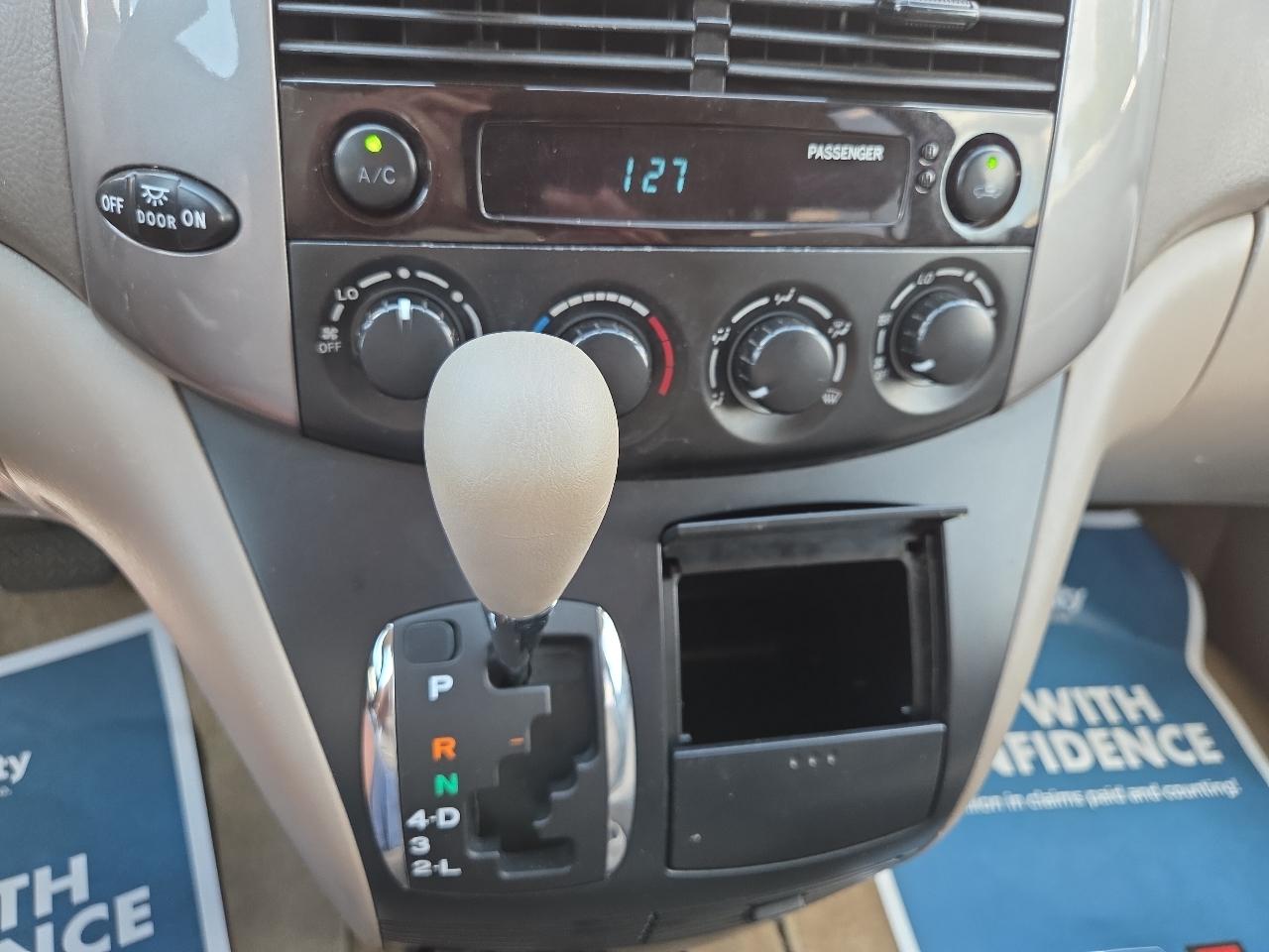 Toyota Sienna LE FWD 7-Passenger Seating 2008