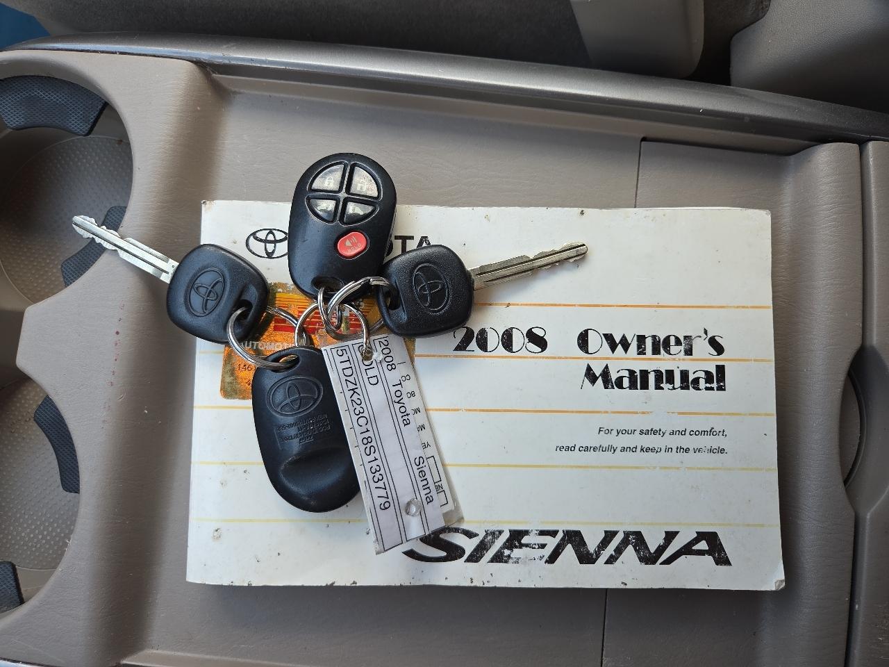 Toyota Sienna LE FWD 7-Passenger Seating 2008