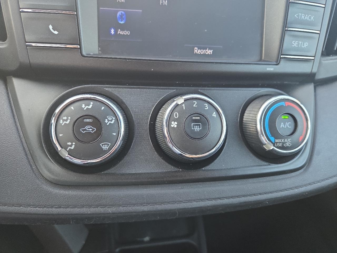 Toyota RAV4 LE AWD 2016
