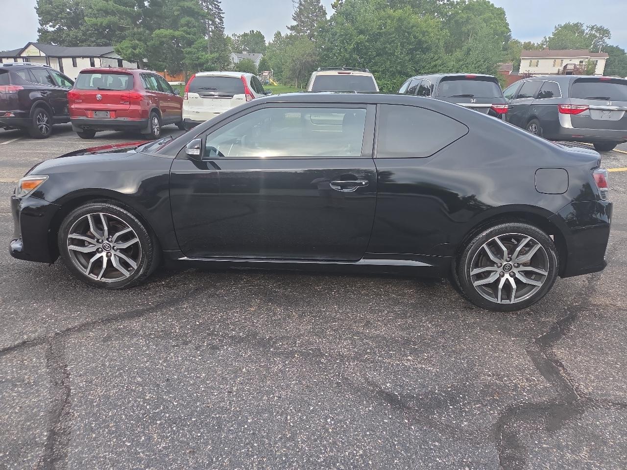 Scion tC Sports Coupe 6-Spd AT 2015