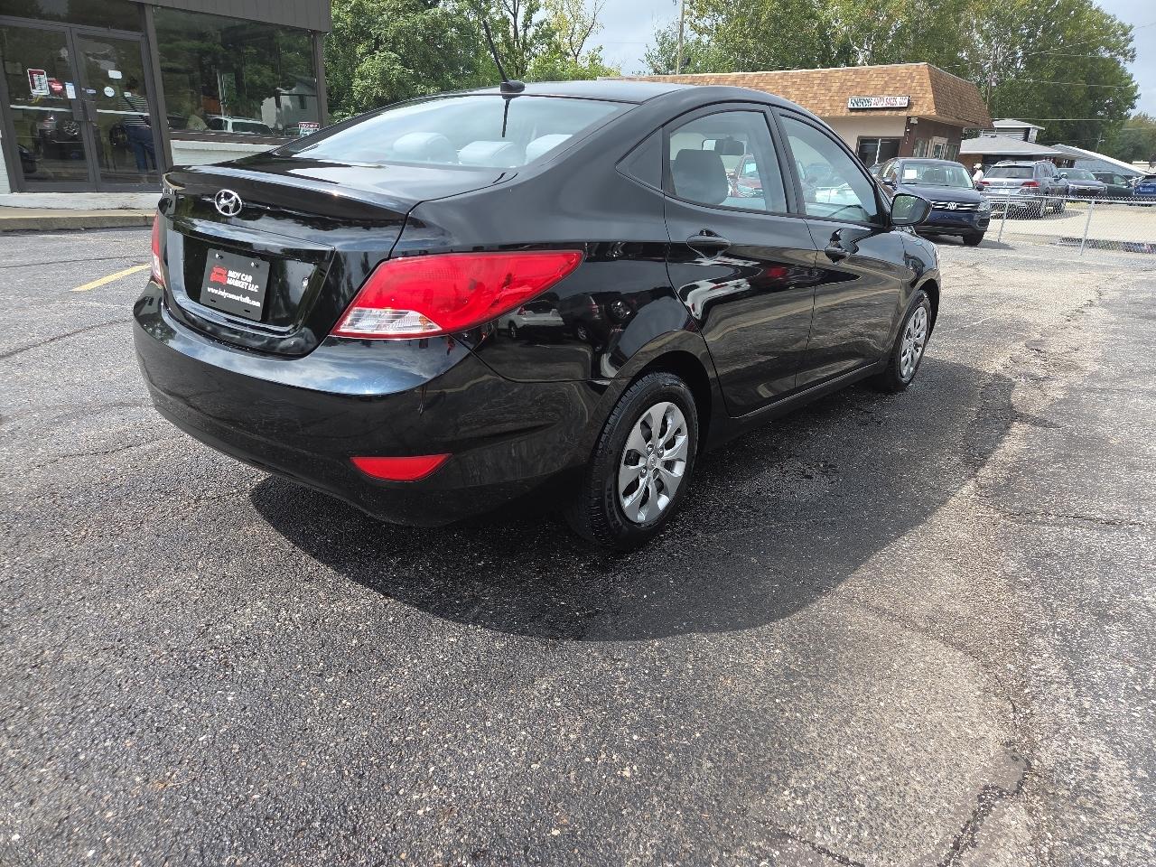 Hyundai Accent GLS 4-Door 6A 2015