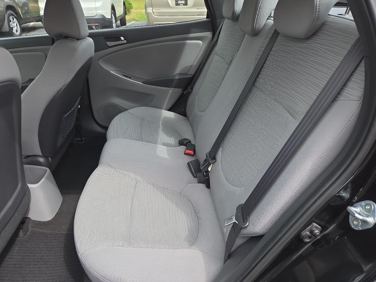 Hyundai Accent GLS 4-Door 6A 2015
