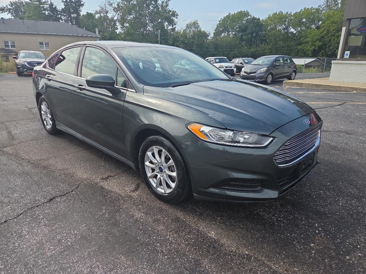 Ford Fusion S 2015