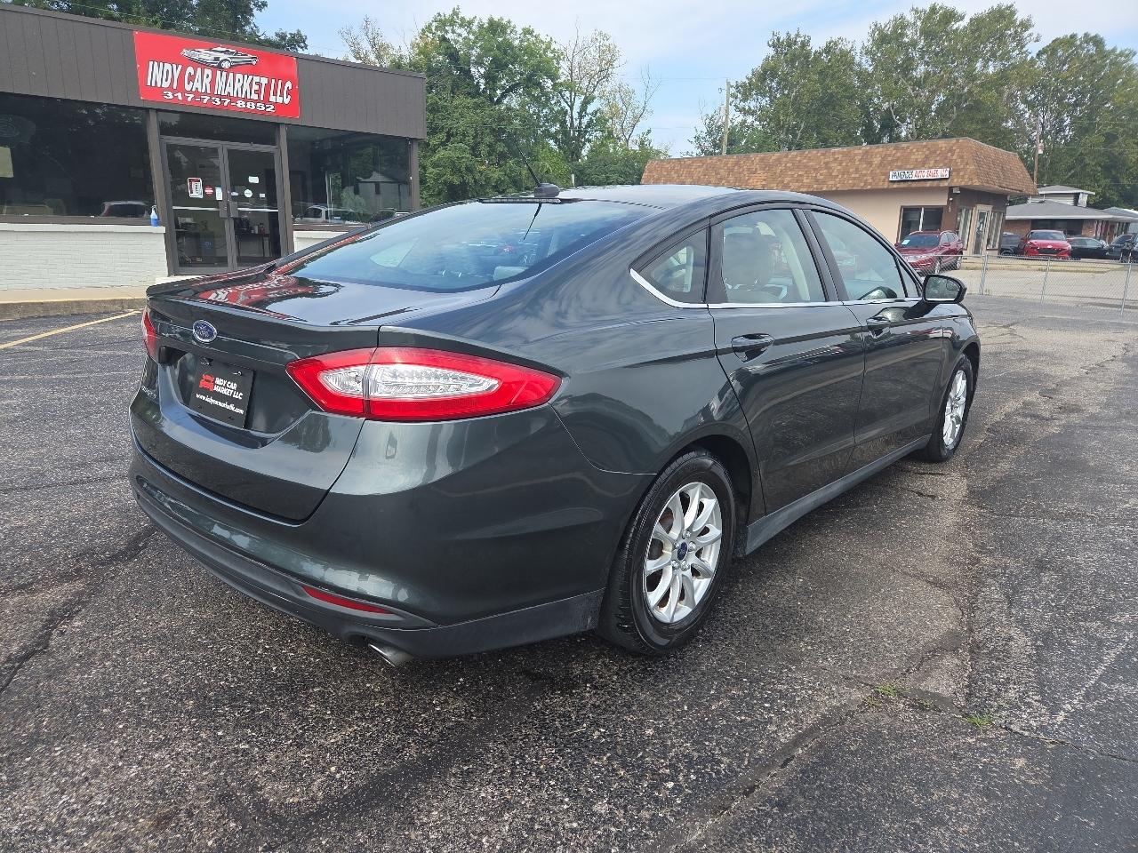 Ford Fusion S 2015