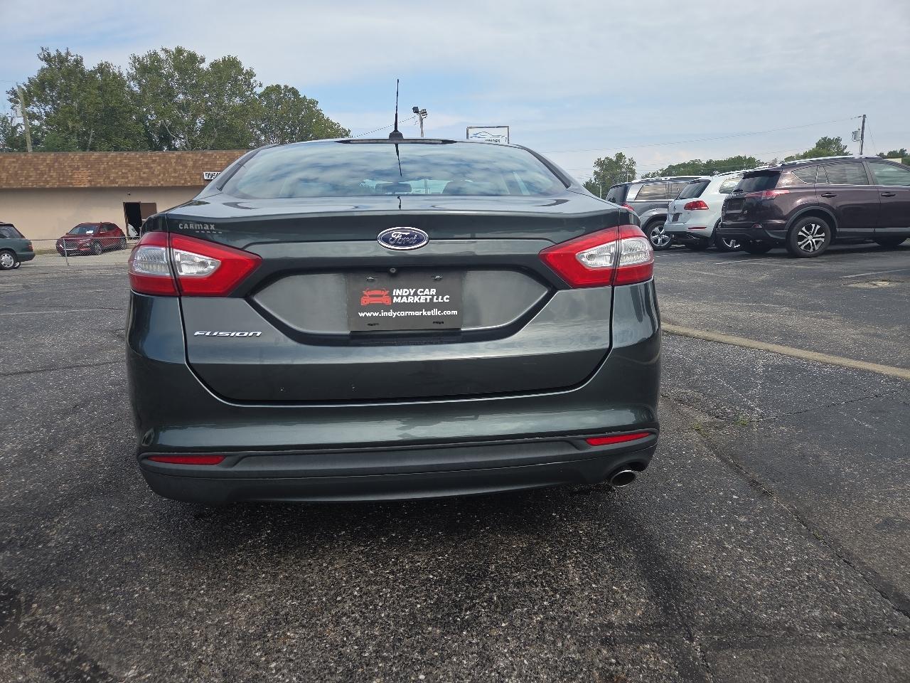 Ford Fusion S 2015