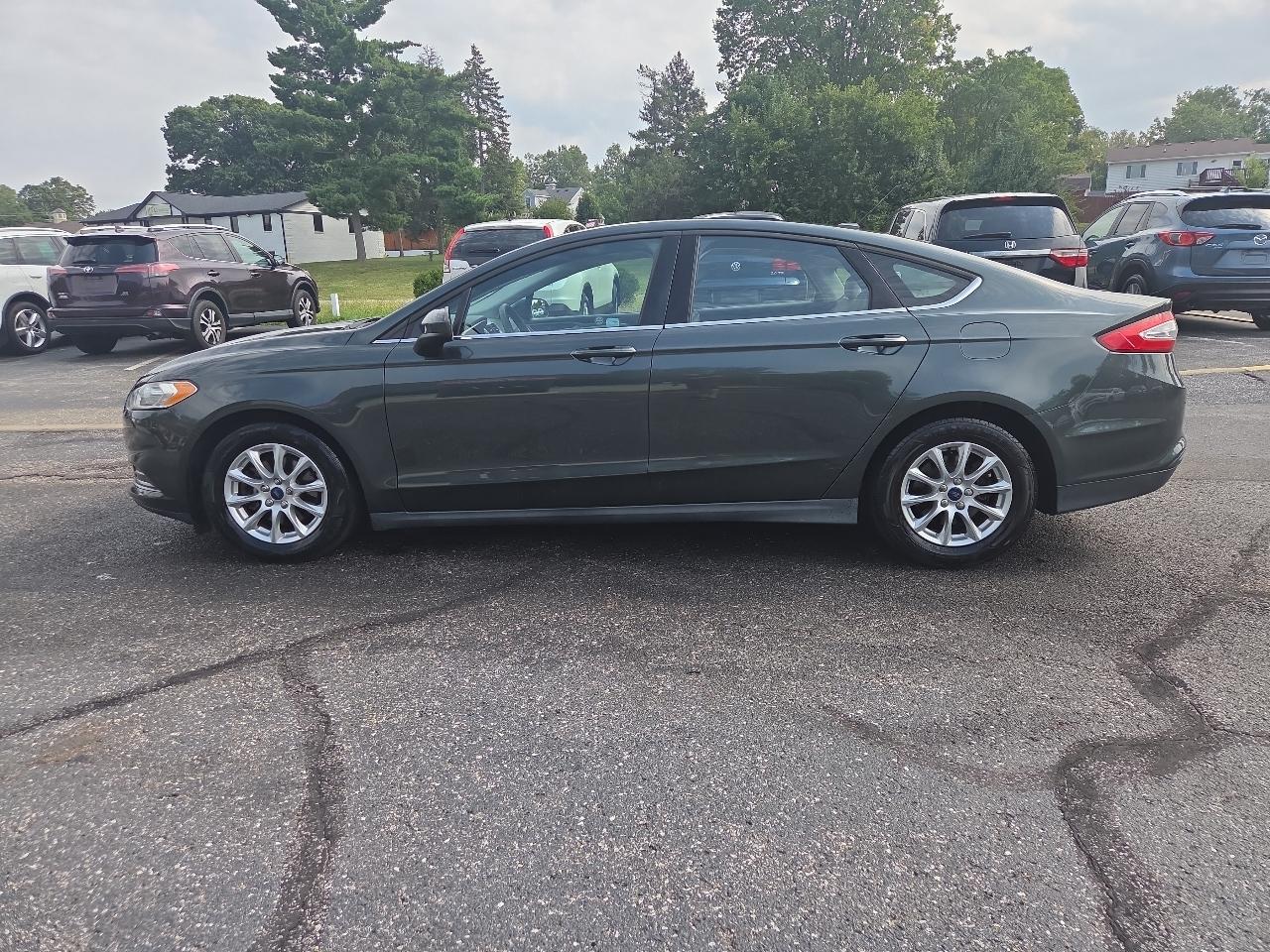 Ford Fusion S 2015