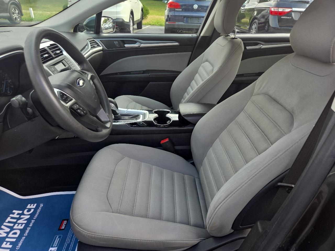 Ford Fusion S 2015