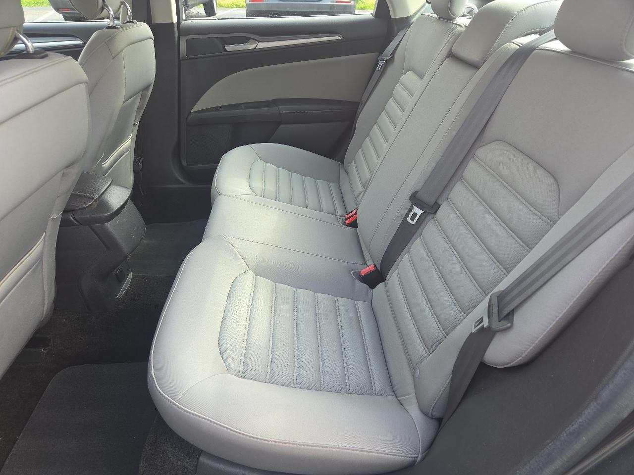 Ford Fusion S 2015