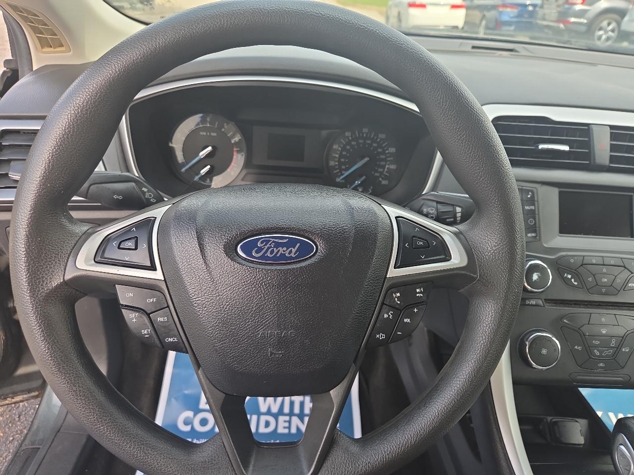Ford Fusion S 2015