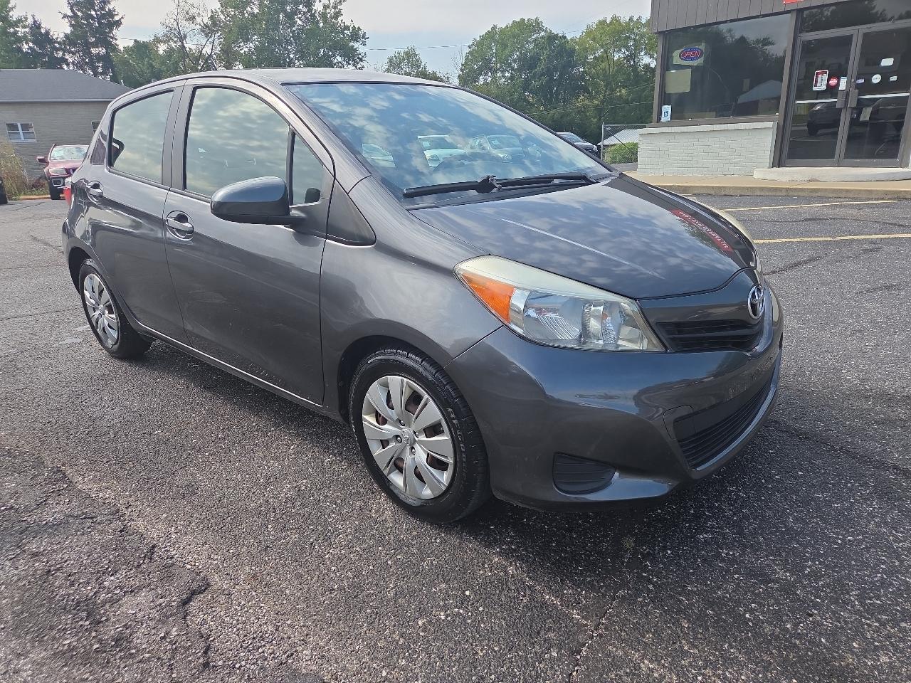 Toyota Yaris SE 5-Door AT 2012