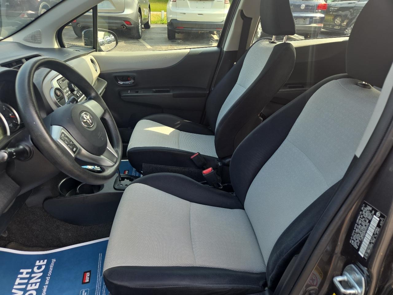 Toyota Yaris SE 5-Door AT 2012