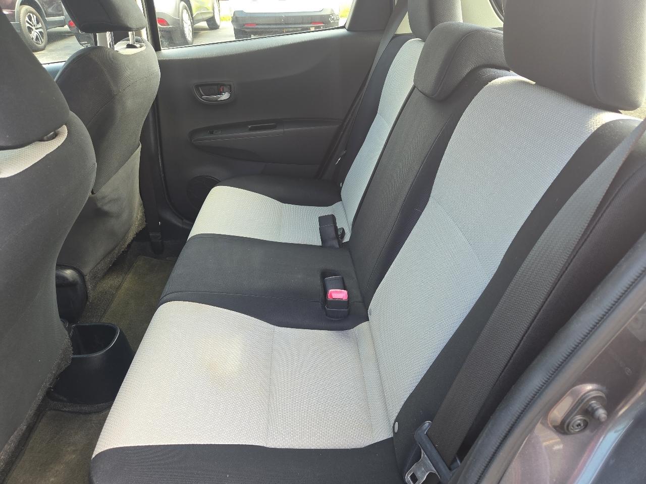 Toyota Yaris SE 5-Door AT 2012