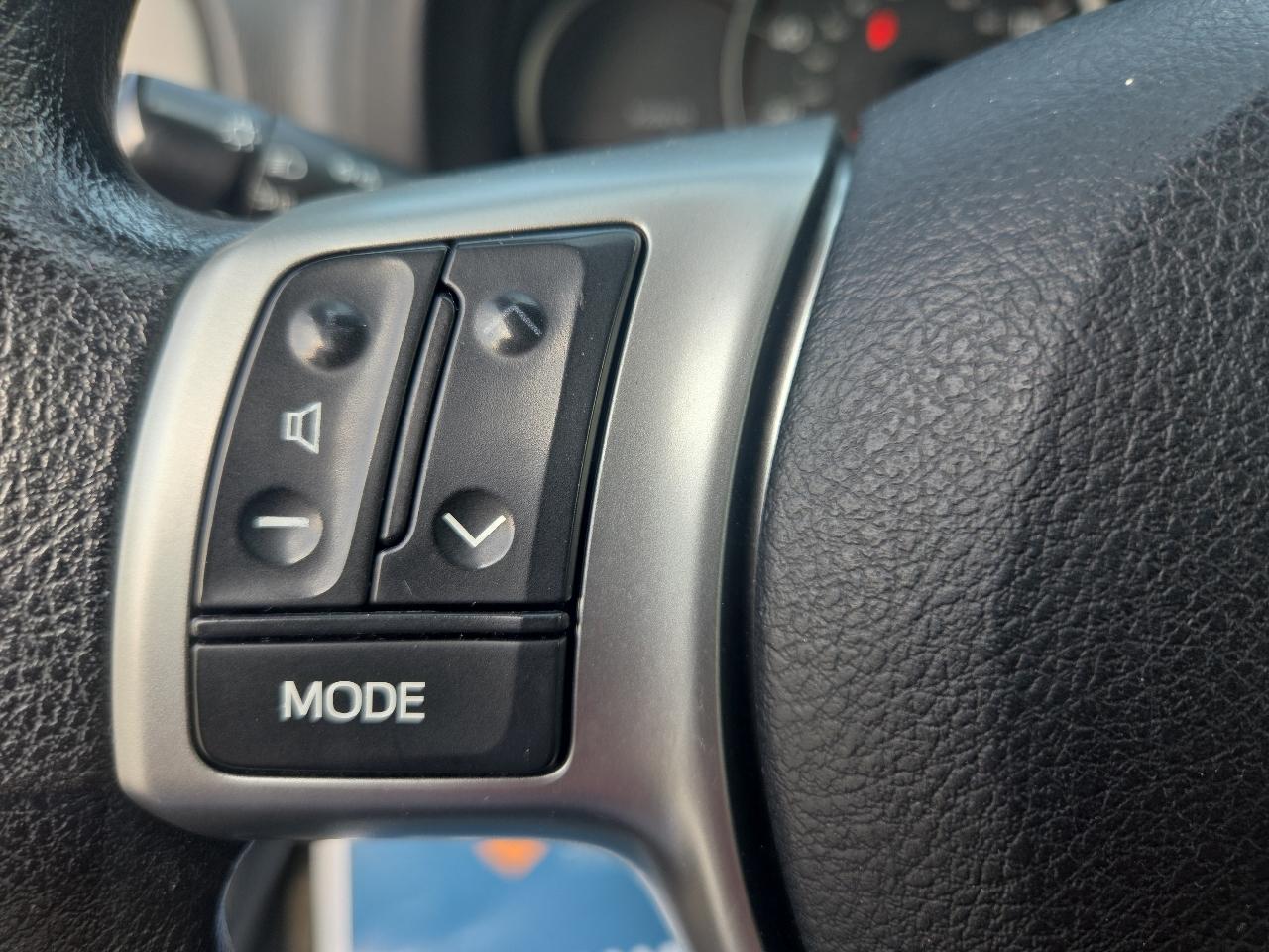 Toyota Yaris SE 5-Door AT 2012