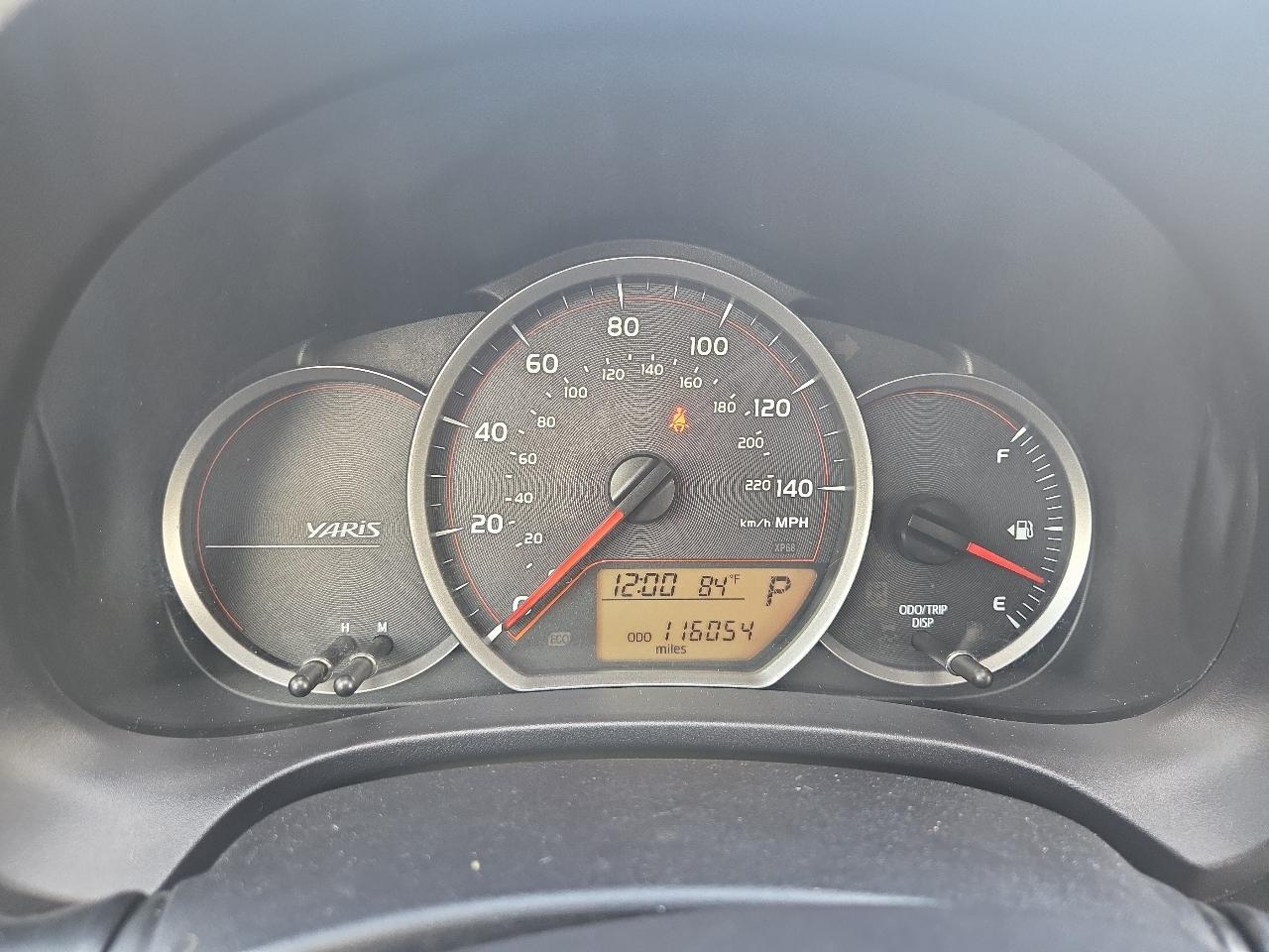 Toyota Yaris SE 5-Door AT 2012