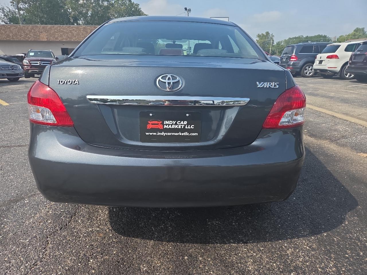 Toyota Yaris Sedan 4-Speed AT 2009