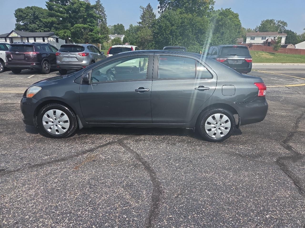 Toyota Yaris Sedan 4-Speed AT 2009